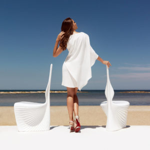 biophilia-dining-chair-white-vondom-core-furniture-product-1 A woman with two white Biophilia dining chairs by Vondom.