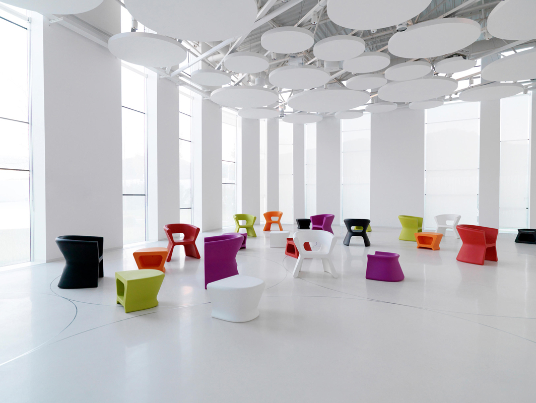 pal-dining-chair-vondom-core-furniture-lifestyle-2