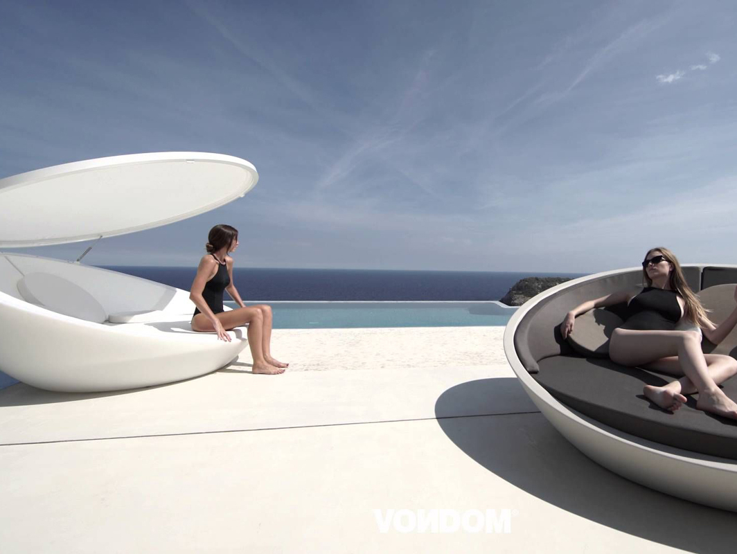 ulm-daybed-vondom-core-furniture-lifestyle-1