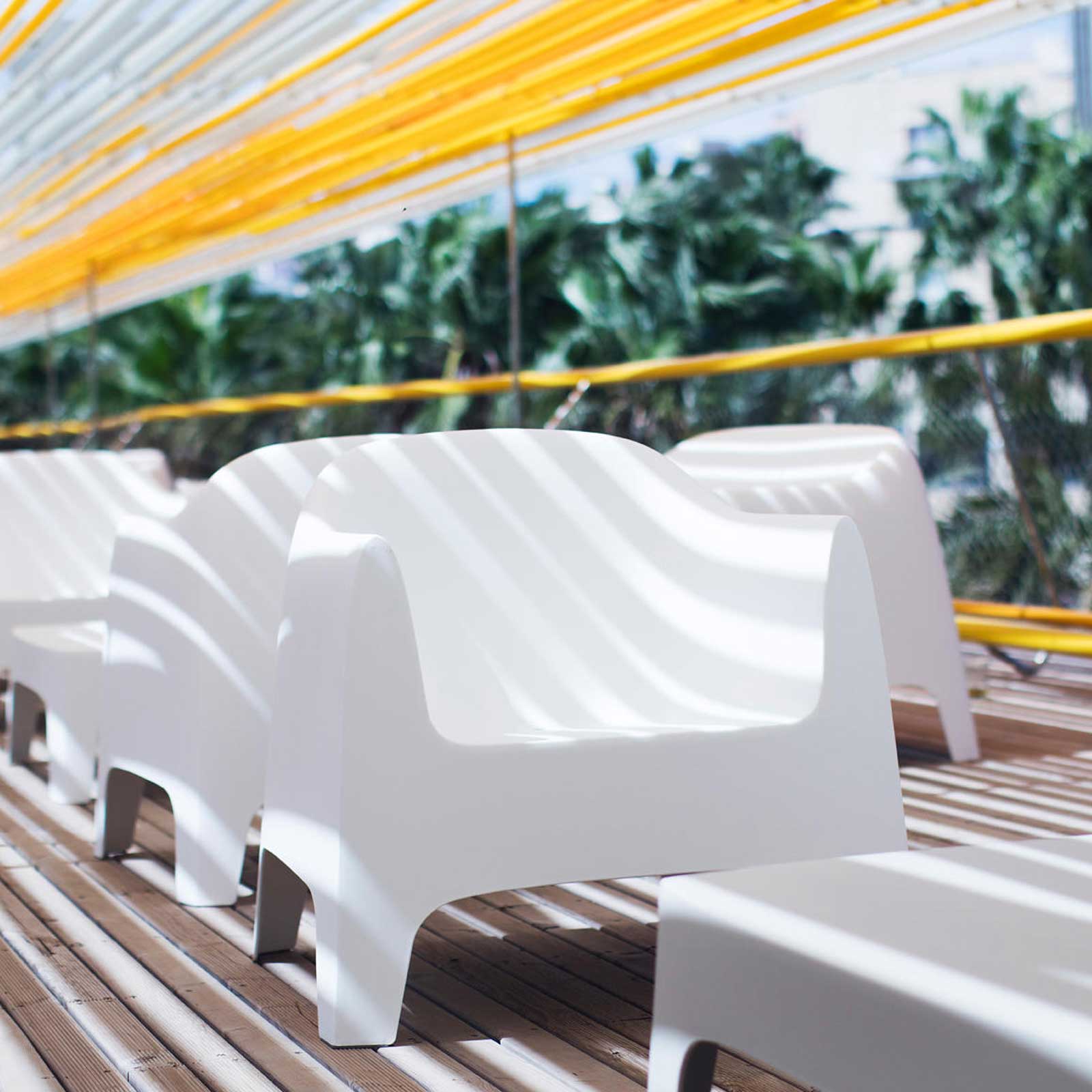 SOLID LOUNGE CHAIR <br/> By Vondom - Image 3