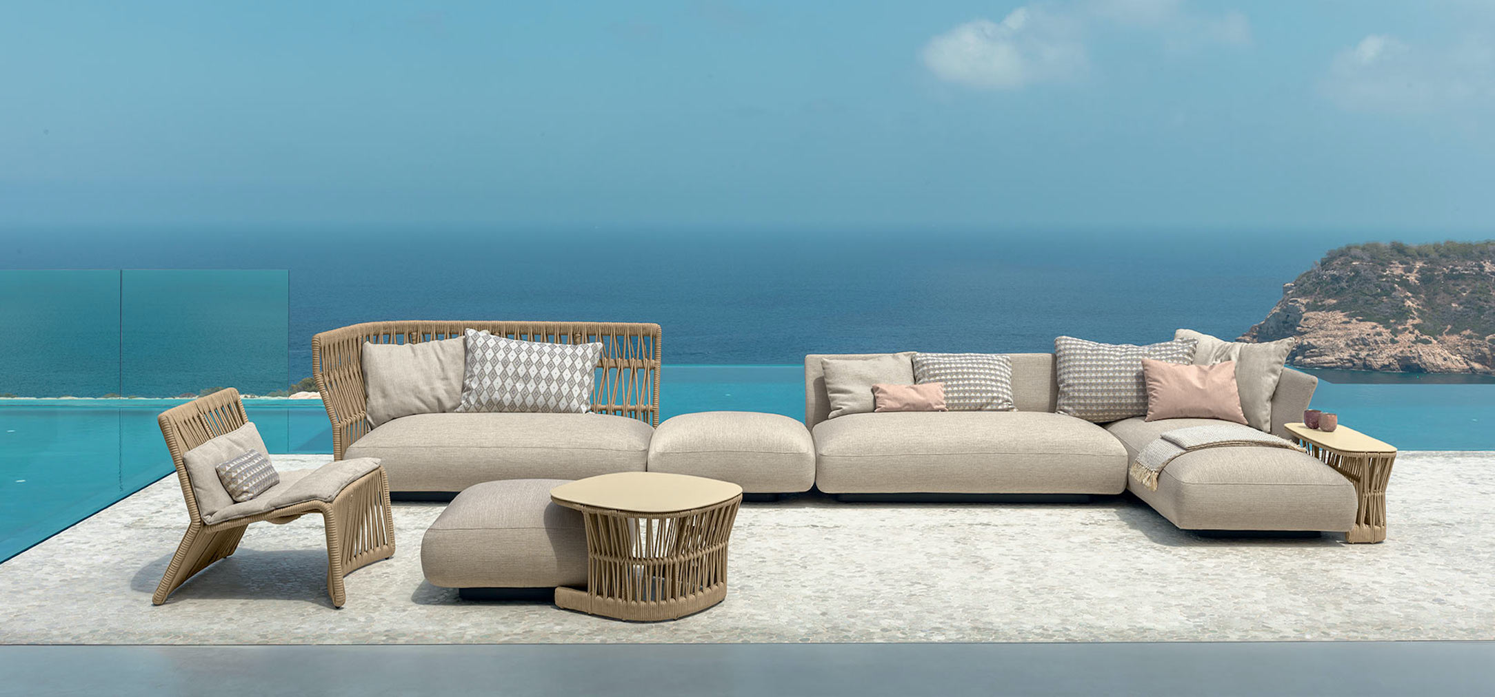 Outdoor Occasional Chairs and Sofas