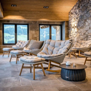 mbrace-rocking-chair-lifestyle-dedon-core-furniture