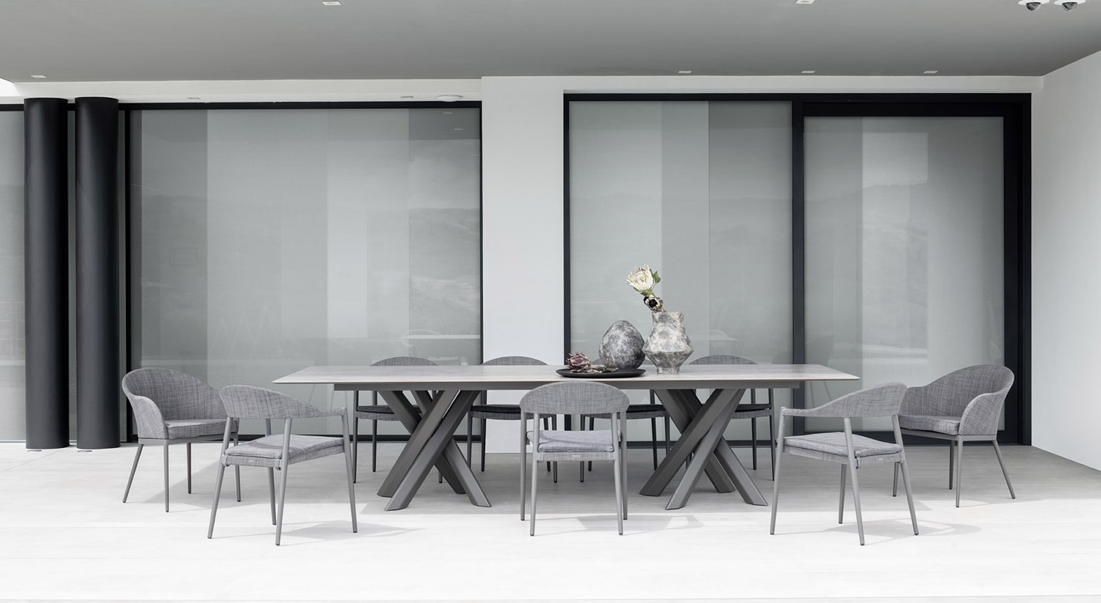 VARASCHIN DINING TABLES Banner Image