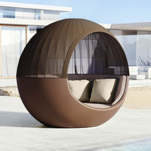 vondom_ulm_moon_daybed_small_lifestyle_corefurniture_online